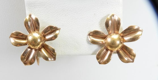 10kt gold daisies screw back vintage earrings. 2.8 grams.