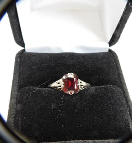 Antique 14kt white gold filigree garnet ring 1.5 grams sz. 5.5