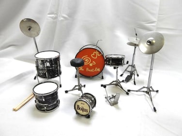 THE BEATLES Miniature Drum Set, 11 Pieces