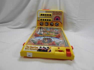 BEATLE YELLOW SUBMARINE Toy Pinball Machine, Battery Operated