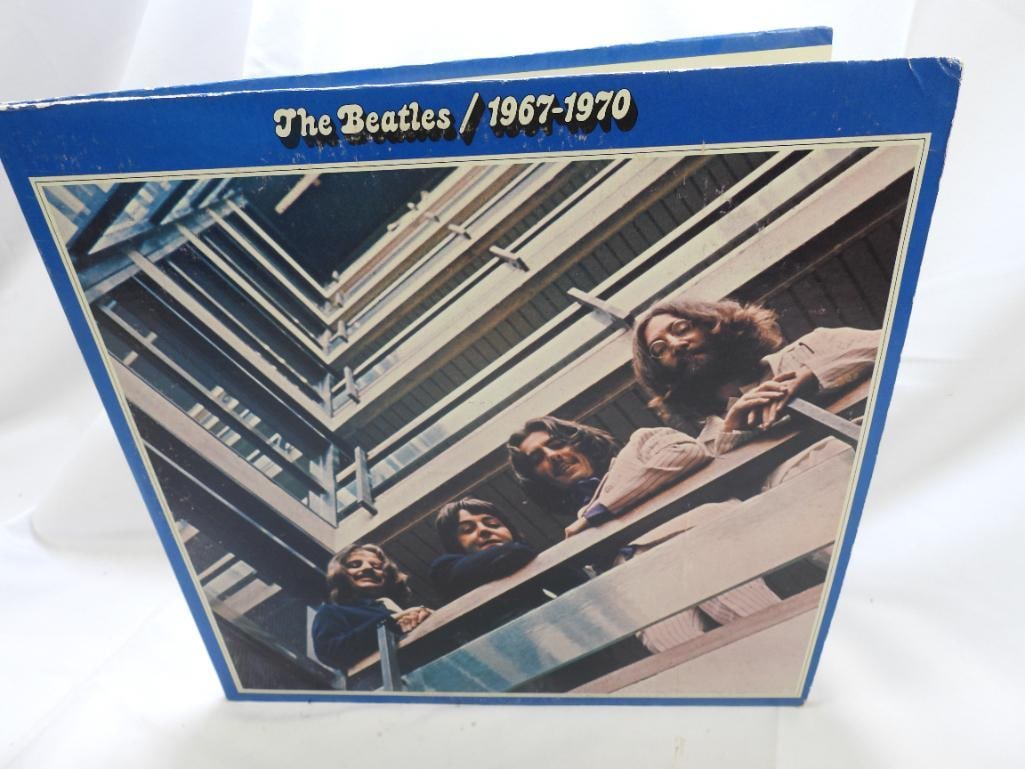 THE BEATLES Double LP ALBUM "The Beatles / 1967-1979" by Apple Records, Inc., released in April 1973 (1 of 5)
