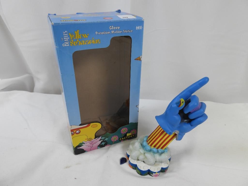 GLOVE FROM YELLOW SUBMARINE Collectable Figurine, Boxed (1 of 6)