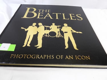 BOOK "The Beatles Photographs of an Icon"