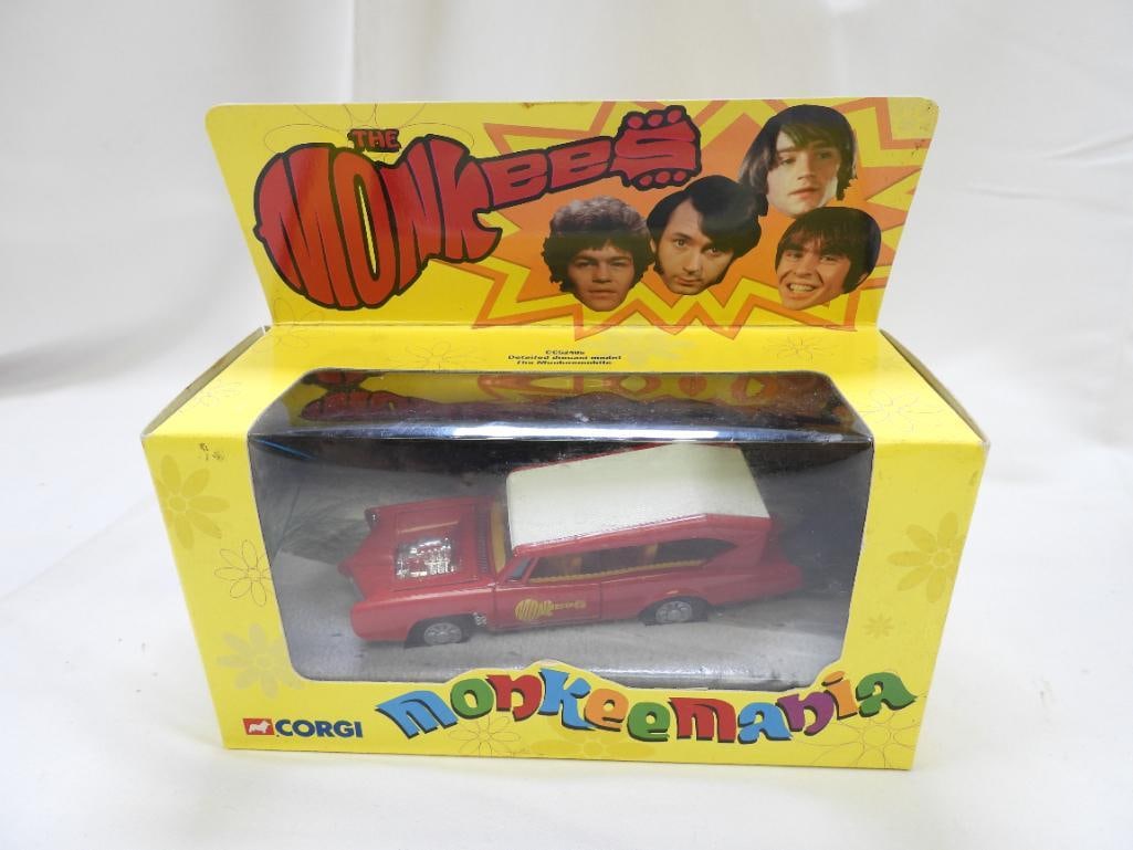 CORGI MOBILE MONKEEMANIA MONKEEMOBILE 2001 (1 of 4)