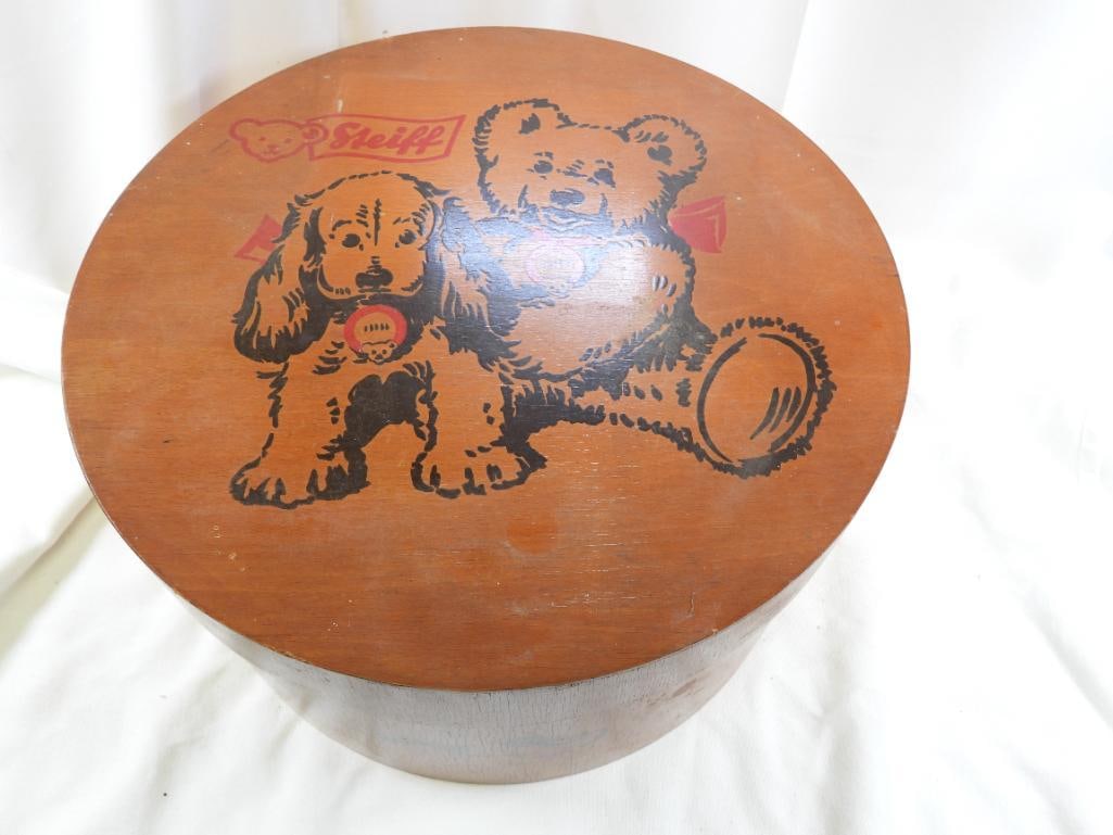 Vintage STEIFF storage box (1 of 8)