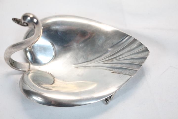 Tiffany Sterling Silver Swan Dish Bowl 132 grams: Beautiful Sterling Silver HALLMARKED TIFFANY& CO MAKERS STERLING 23355M. Faint tarnish. No apparent damage. Solid dish. Measures: 5" l x 3.75 w x 3.5" h.