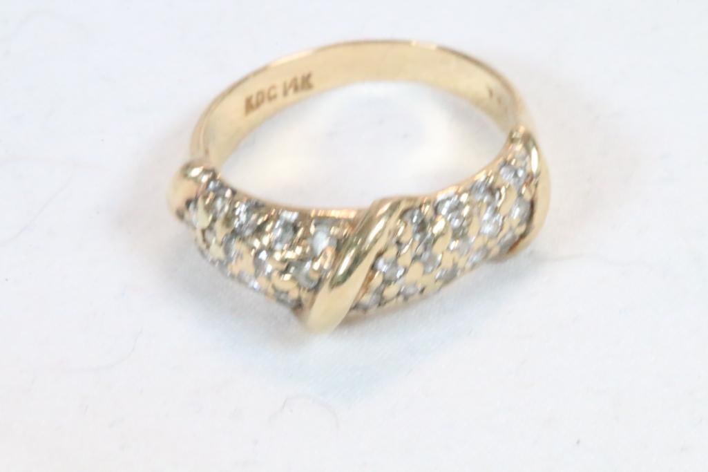 14kt gold ladies 37 diamond ring 3.8 grams Size 6 (1 of 4)
