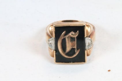 10Kt Gold Onyx and diamond insignia ring 5.3 grams Size