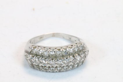 18kt white gold 3 row diamond ladies ring 6.6 grams Size
