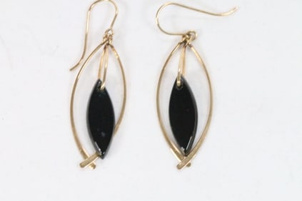 14kt gold long drop black onyx pierced earrings 3.1 grams.