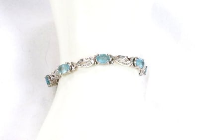 18kt White Gold Aquamarine & diamond bracelet 15.6 grams.