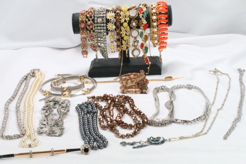 Lot of 22 Vintage necklaces, bracelets and ladies pipe .: Lovely assortment of silver tone, gold tone, beaded and pearl (faux) necklaces and bracelets 9 necklaces and 12 bracelets