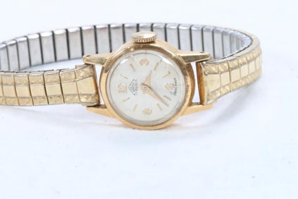 18 kt gold Solix 17 Rubis Swiss Watch.