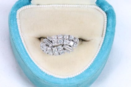 14Kt White Gold white sapphire cluster Ring 4.0 grams. Size 6.5.