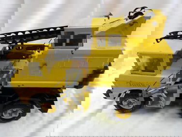 Large Vintage Metal Tonka Toy Truck Construction Vehicle with claw