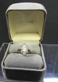 14kt Gold Opal ladies ring. sz