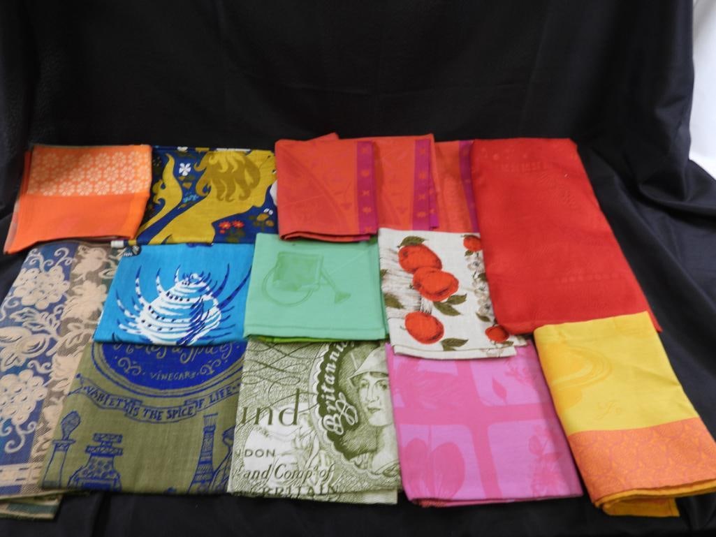 LOT OF 14 LIKE NEW condition colored kitchen linen towels. (1 of 4)