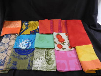 LOT OF 14 LIKE NEW condition colored kitchen linen towels.: LOT OF 14 colored kitchen linens ranging in size but mostly approx. 22" x 28". Great for changing up the color in your home or for the season