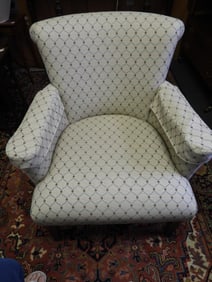 Off-white upholstered design accent chair with wooden legs