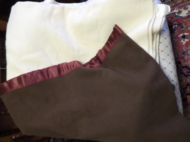 LOT of 2 wool blankets, Countess York and Kenwood