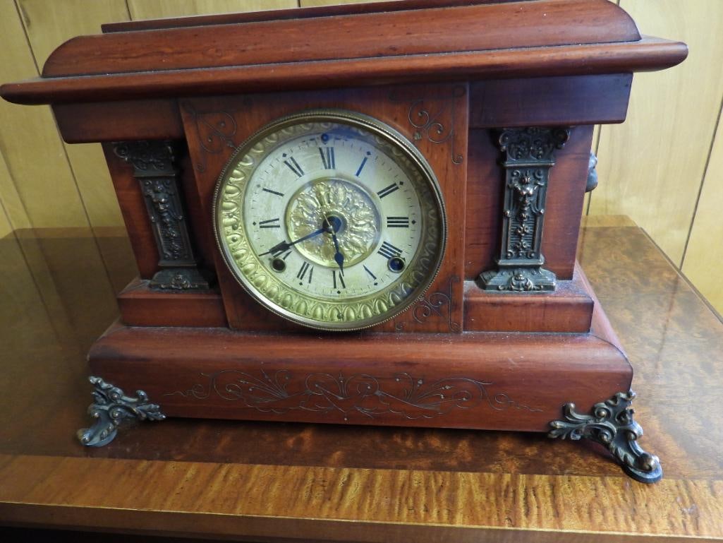 Antique Seth Thomas mantle clock with columns and lions heads (1 of 9)