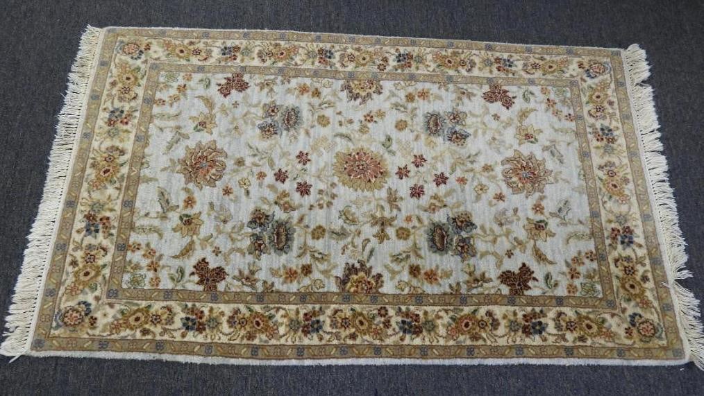 Hand Knotted, off-white floral design wool rug: Hand knotted, off-white floral design wool rug, approx. 30.5" x 50"