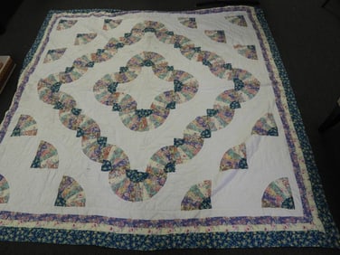 Fan and floral print white quilt Handmade Amish Pennsylvania