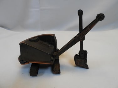 Vintage cast model of a Lorain vehicle with crane