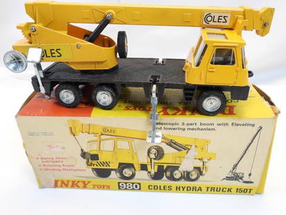 Vintage Dinky Toys 980 Coles Hydra Truck mobile crane: Vintage Dinky Toys 980 Coles Hydra Truck mobile crane in box, crane is approx. 8" long and 3.5" tall