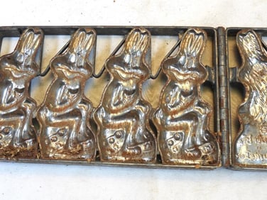 Antique Warners Bros Pictures Metal bunny candy mold
