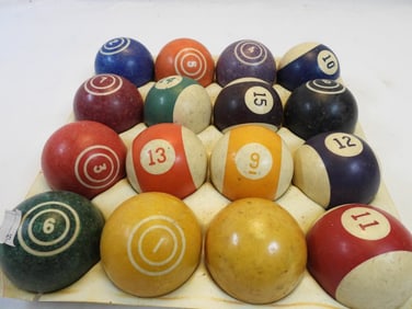Vintage set of 16 billiard balls