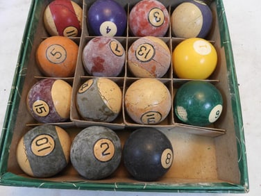 Vintage set of 15 billiard balls