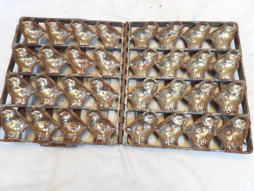 Antique heavy cast metal 16 chick candy mold (1 of 5)