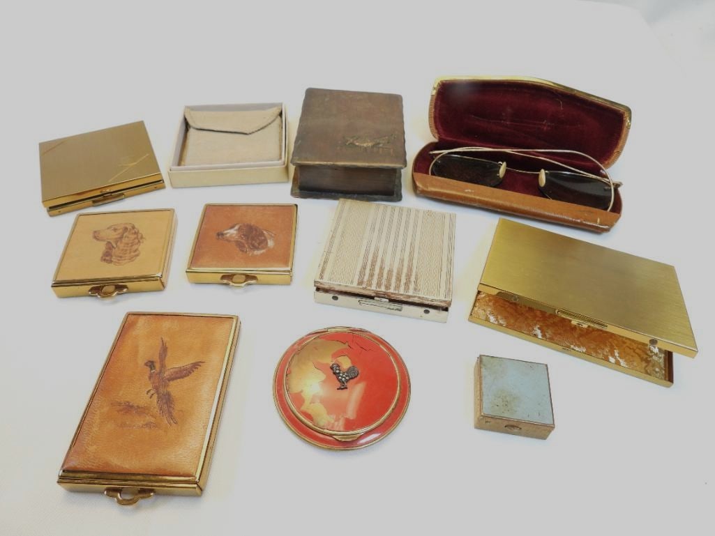 Antique LOT OF 10 items: including sunglasses and various compacts: LOT OF 10 items: including sunglasses and various compacts (see photos for all items) including dog and Zell USA compacts