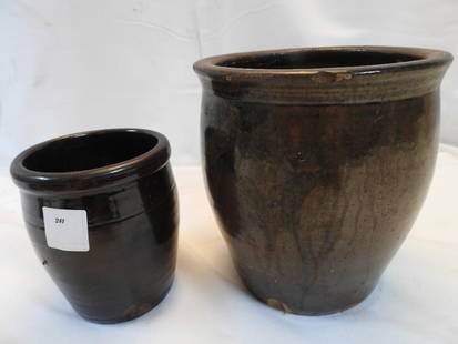 LOT OF 2 Vintage ceramic vases: LOT OF 2 Vintage ceramic vases, great for home d?cor or flowers, see photos for wear, approx. 4" and 6" in diameter