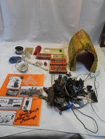Lot of train sets for LIONEL TRAIN including 153C contractor and also Marx Toys Vintage Tin Litho