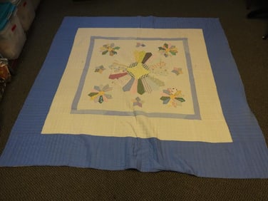 Antique Dresden Plate pattern handmade quilt