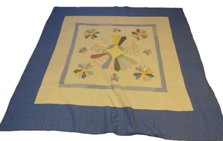 Antique Pennsylvania Dutch Hand stitched hand made Dresden Plate pattern quilt