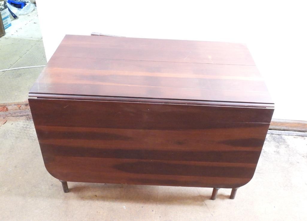 Mahogany gate-leg drop-leaf table