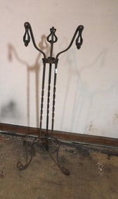 Cast metal three rams head, turned legs, umbrella stand