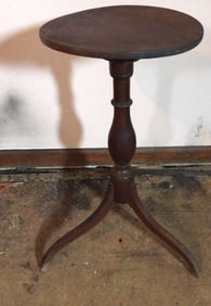 Antique small round-tilt accent/plant table