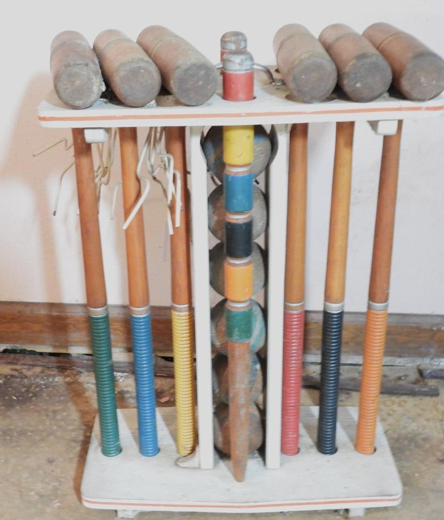 Vintage croquet set: Vintage croquet set with wood cart