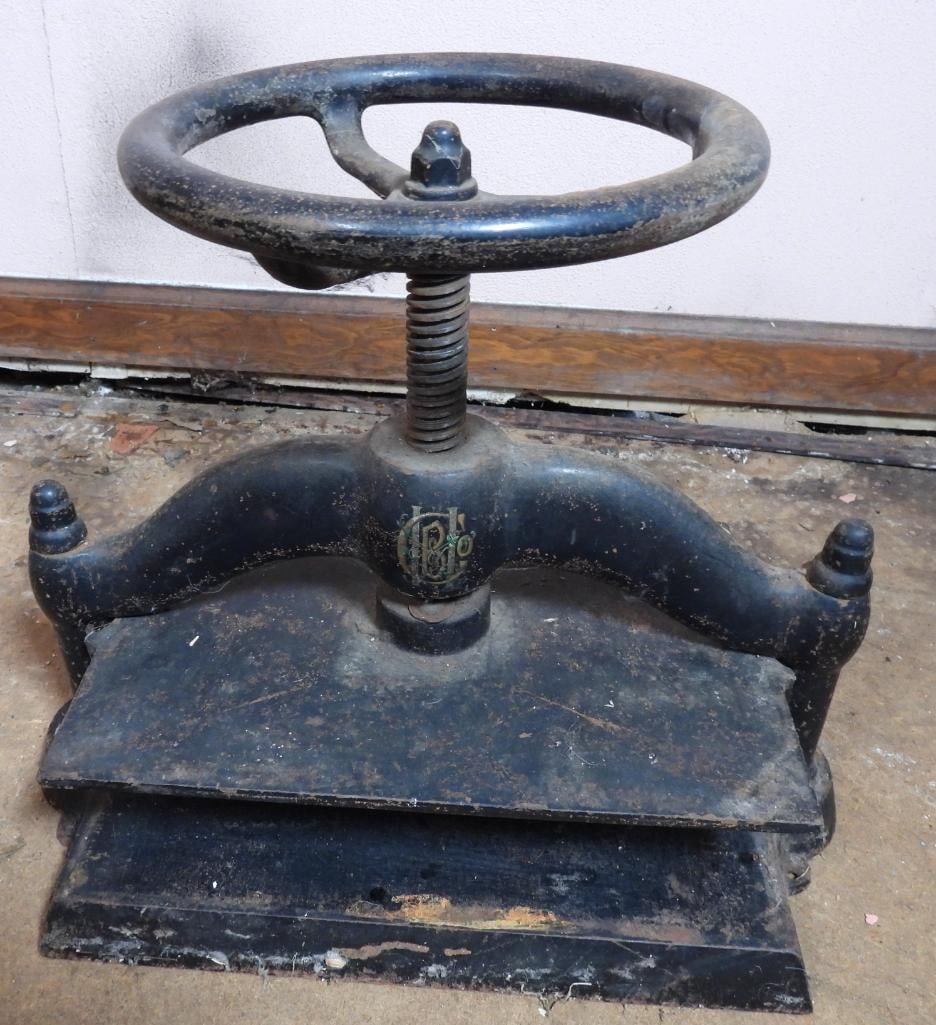 Antique cast iron vice/clamp press (1 of 7)