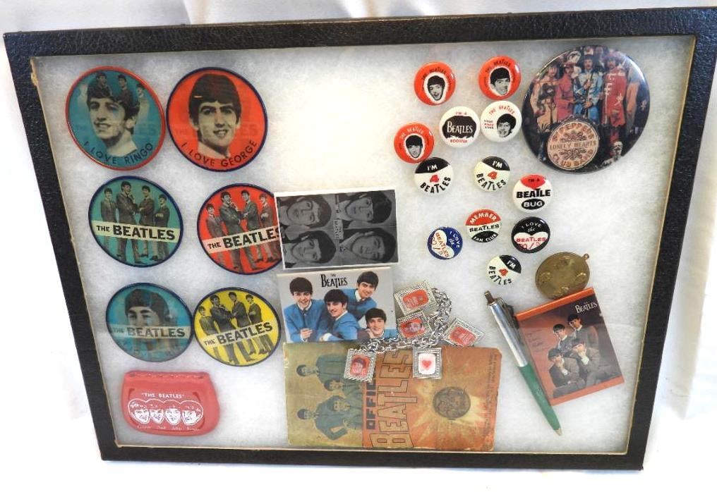 Collection of vintage BEATLES memorabilia in case (1 of 11)