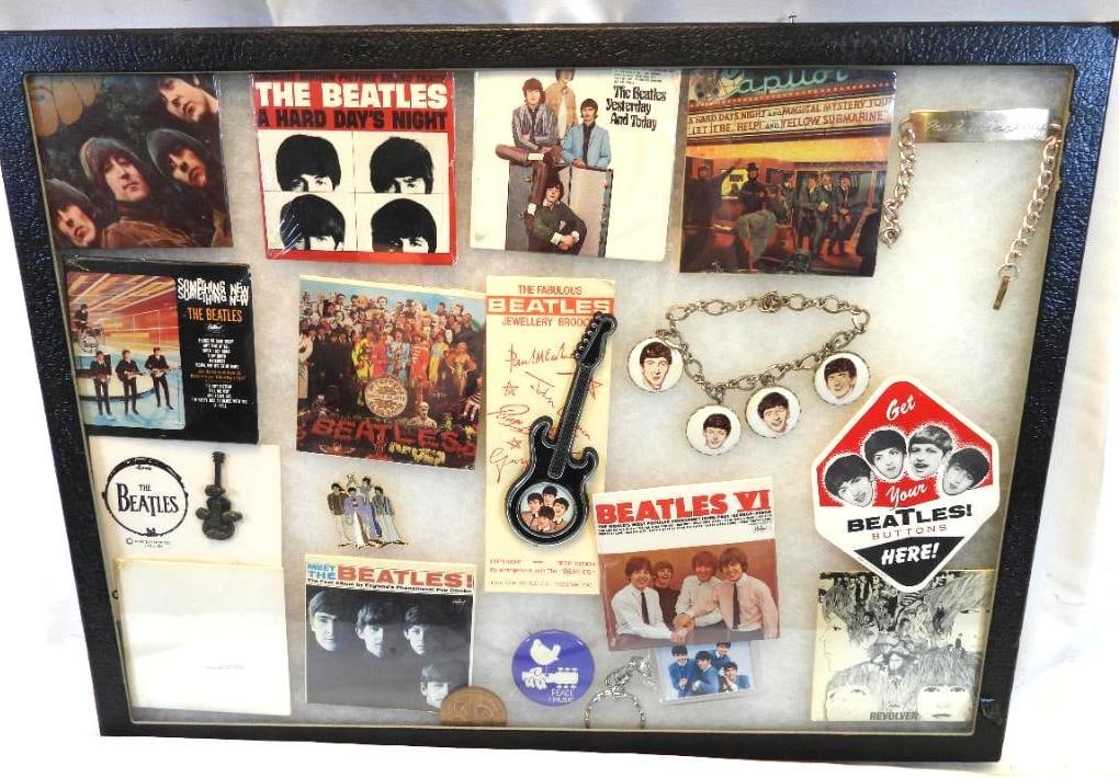 Collection of vintage BEATLES memorabilia in case (1 of 9)