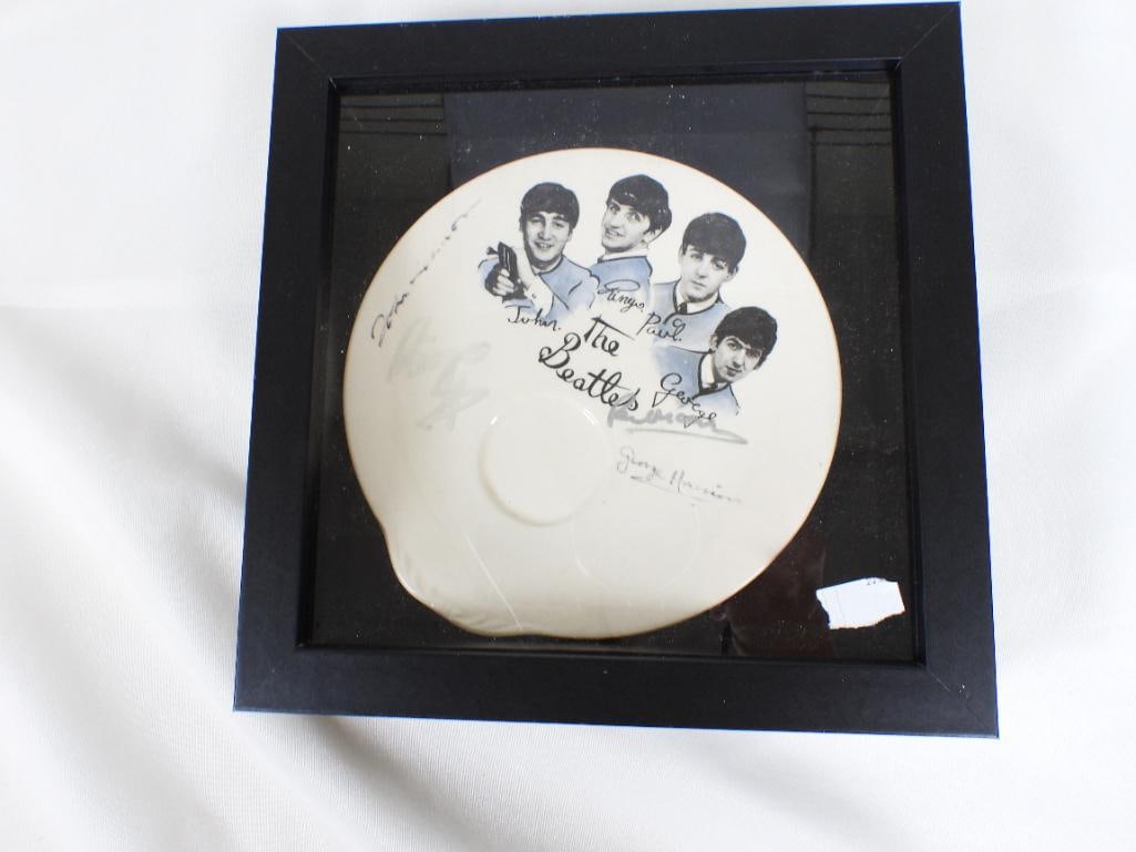 Rare Vintage BEATLES Fan Club Plate with signatures in box (1 of 3)