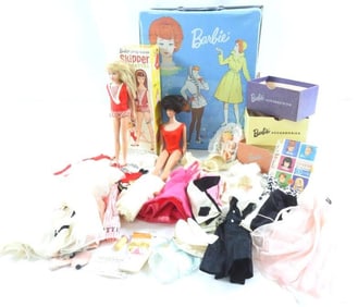 BARBIE & SKIPPER dolls and clothes in light blue traveling case