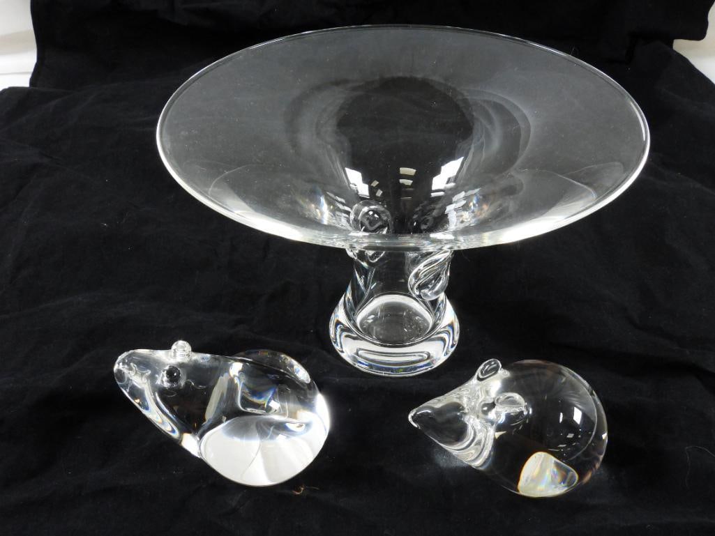 LOT OF 3 STEUBEN glass items: vase, mouse and frog: LOT OF 3 STEUBEN glass items: 5"Tx7.5"W vase, 3" mouse and 3.25" frog