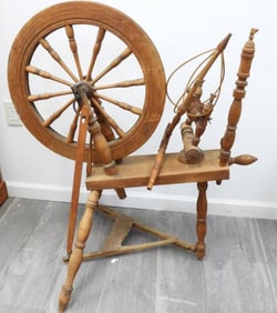 Vintage antique spinning wheel