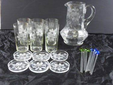 LOT OF 13-piece vintage etched glass lemonade set and 10 seashell stirrers